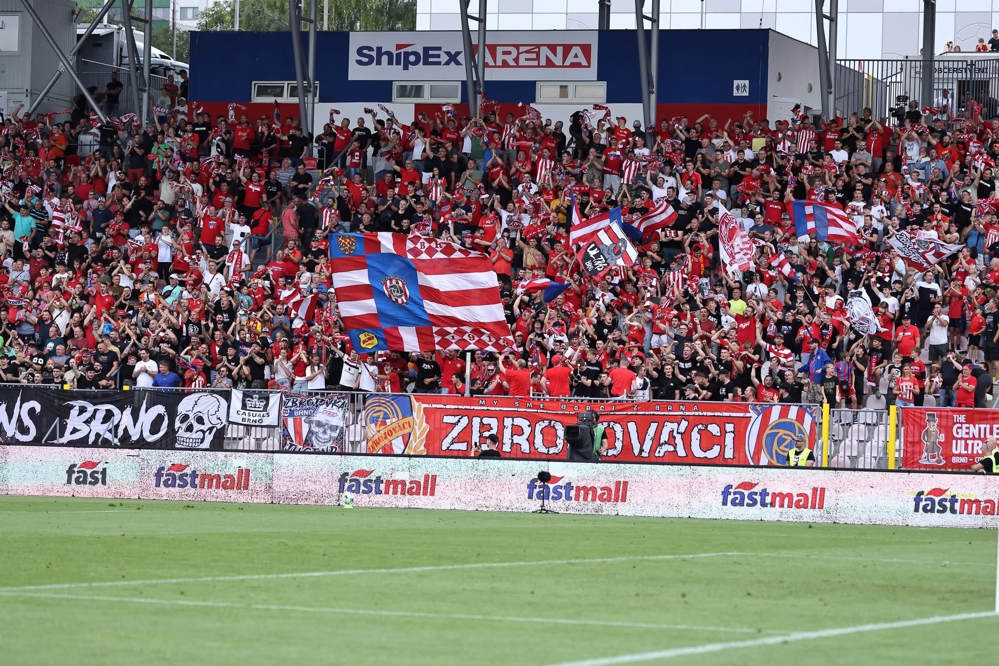 Futbalový štadión v Brne ponesie názov ShipEx Aréna